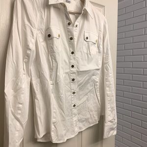 White button up blouse.